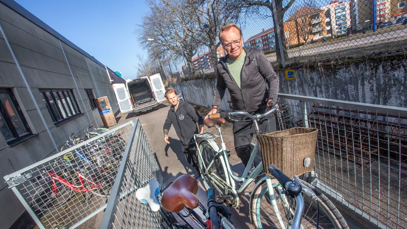 De skänker cyklar till ukrainska flyktingar – "många av cyklarna är bara något år gamla"